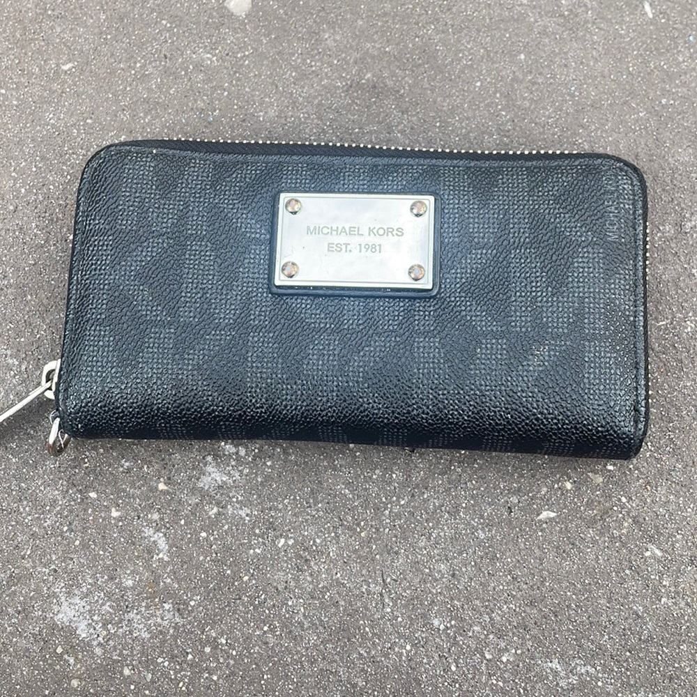 GUC Michael Kors wallet